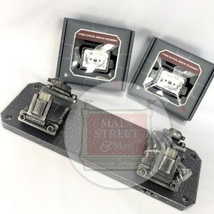 Disney Star Wars Galaxy's Edge Savis Lightsaber Hilt Stand Kyber Crystal Display